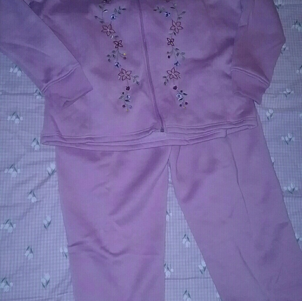 NWOT/Women's Athletic Sweat Suit